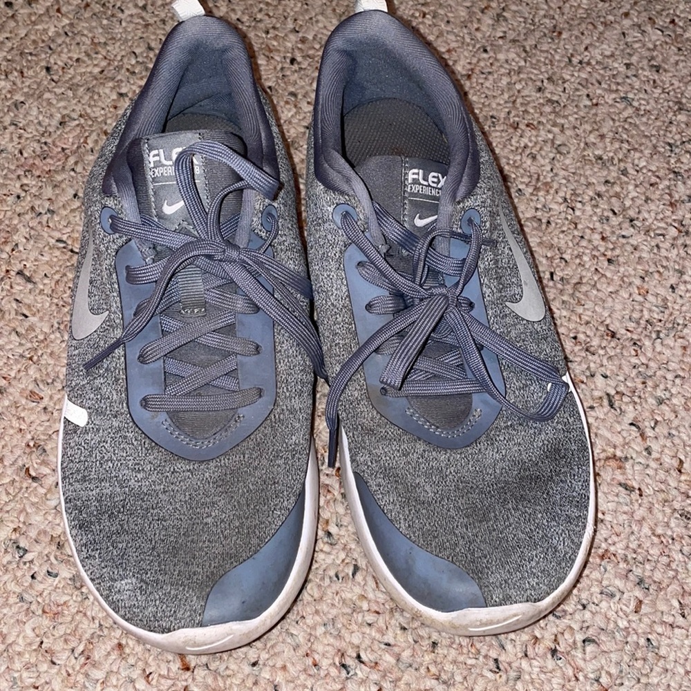 nike athletic shoes